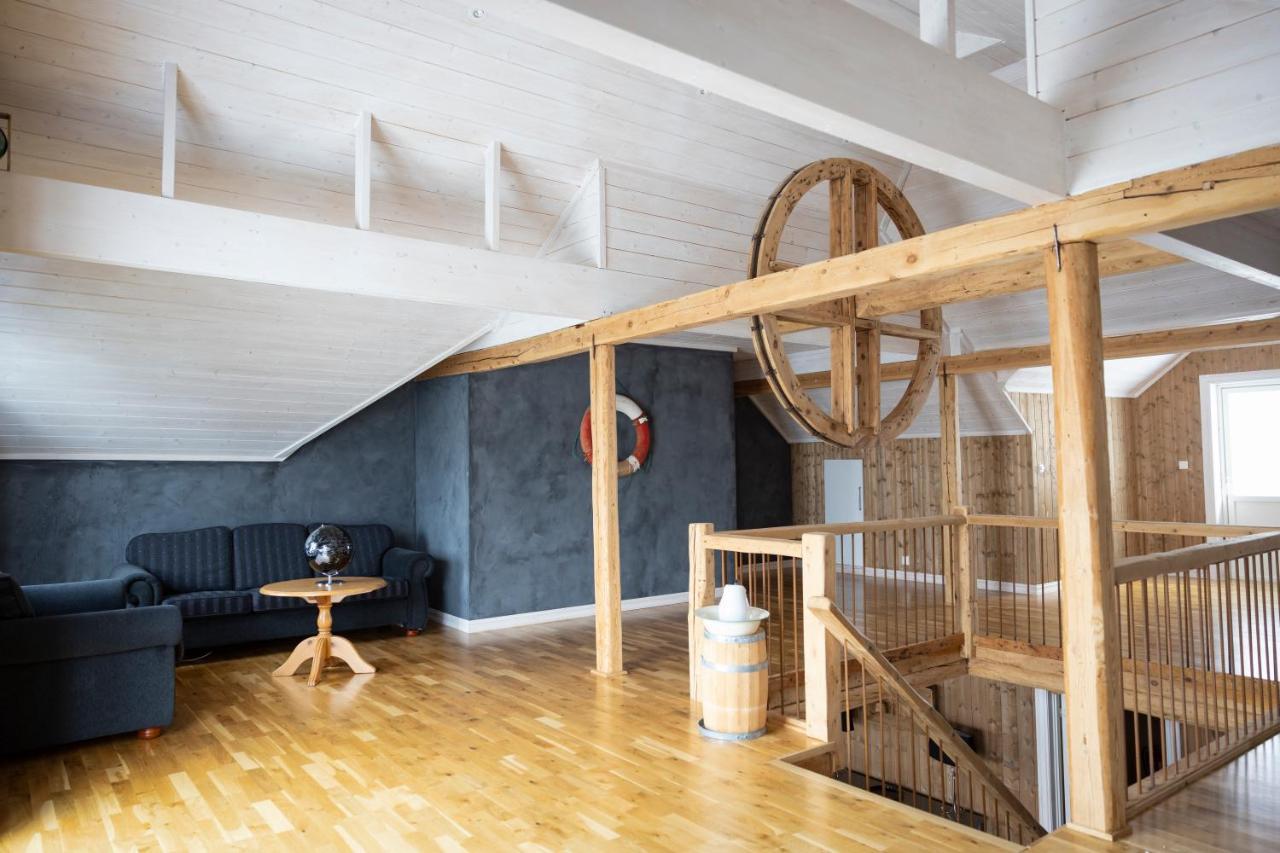 Hotel The Tide - Rorbuer à Sørvågen Extérieur photo