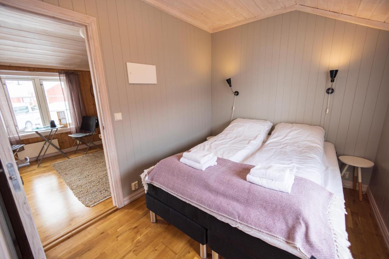 Hotel The Tide - Rorbuer à Sørvågen Extérieur photo